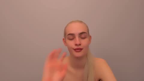 Snapshot of oliviahappy chatting on 21, 12, 2025 oliviaBeauty online show from 21, 12, 2025