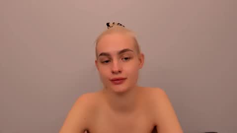 Snapshot of oliviahappy chatting on 22, 12, 2025 oliviaBeauty online show from 22, 12, 2025