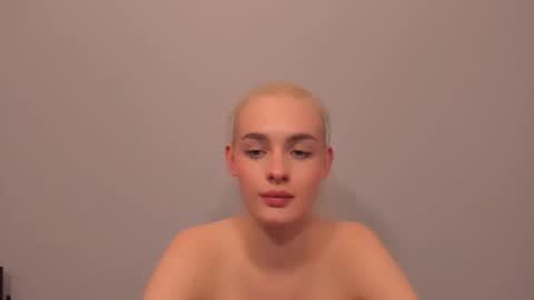 Snapshot of oliviahappy chatting on 15, 3, 2026 oliviaBeauty online show from 15, 3, 2026