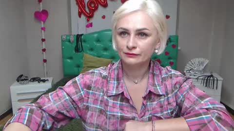 Snapshot of oliviahorst chatting on 24, 9, 2025 OliviaHorst online show from 24, 9, 2025