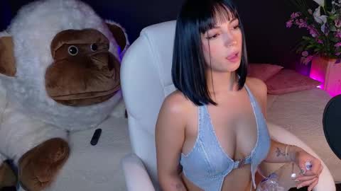 Olivia Mcneill  online show from 30, 1, 2025