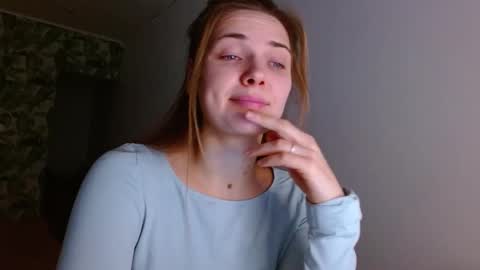 Snapshot of oliviashiny chatting on 6, 12, 2024 Olivia online show from 6, 12, 2024