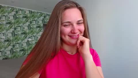 Snapshot of oliviashiny chatting on 9, 9, 2025 Olivia online show from 9, 9, 2025