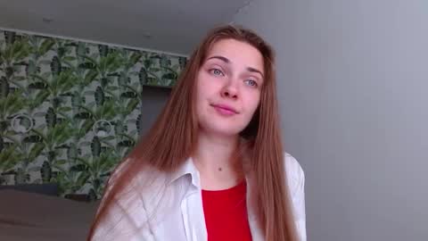 Snapshot of oliviashiny chatting on 8, 10, 2025 Olivia online show from 8, 10, 2025