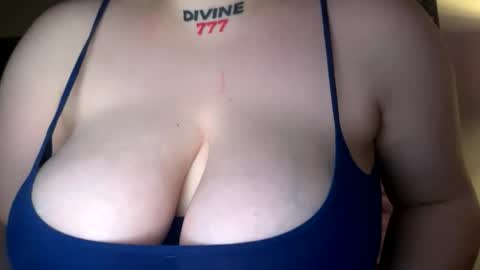 Snapshot of oliviaskies chatting on 22, 12, 2025 Olivia baby online show from 22, 12, 2025