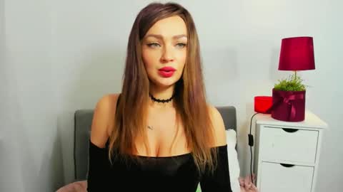 Snapshot of oliviawomen chatting on 4, 12, 2024 OliviaWomen online show from 4, 12, 2024
