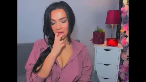 OliviaWomen online show from 7, 11, 2025