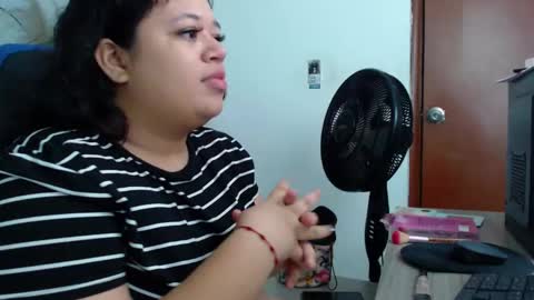 oliviia_cute online show from 3, 11, 2025