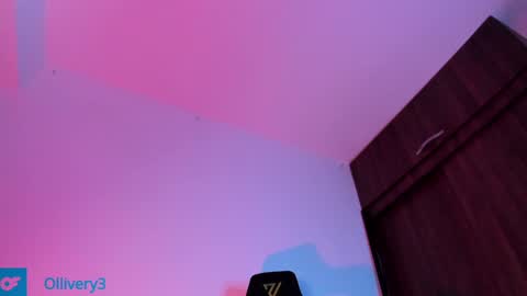 Snapshot of olliver___y chatting on 6, 12, 2024 online show from 6, 12, 2024
