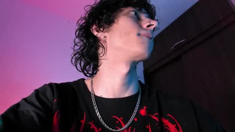 Snapshot of olliver___y chatting on 20, 12, 2024 online show from 20, 12, 2024