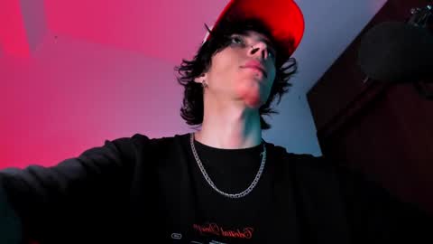 Snapshot of olliver___y chatting on 21, 1, 2025 online show from 21, 1, 2025
