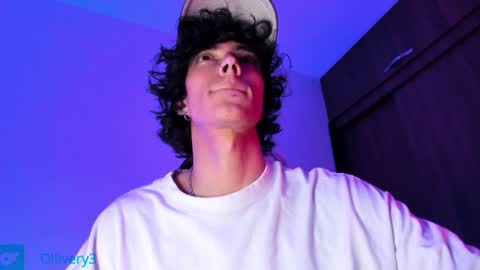 Snapshot of olliver___y chatting on 25, 1, 2025 online show from 25, 1, 2025