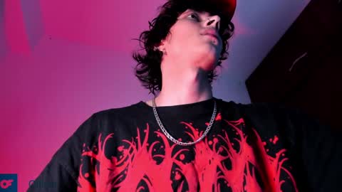 Snapshot of olliver___y chatting on 4, 2, 2025 online show from 4, 2, 2025
