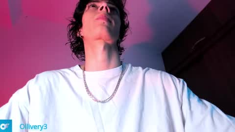 Snapshot of olliver___y chatting on 14, 2, 2025 online show from 14, 2, 2025