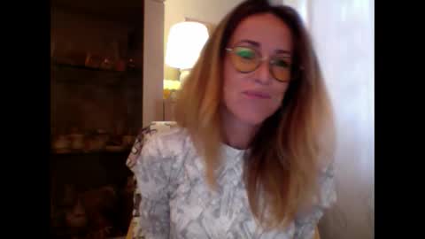 Snapshot of olyra11 chatting on 12, 9, 2025 olyra11 online show from 12, 9, 2025
