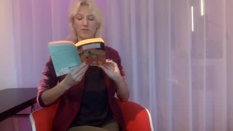 Snapshot of omilk chatting on 8, 9, 2025 omilk online show from 8, 9, 2025