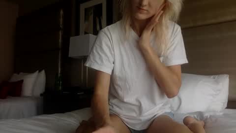 Snapshot of omilk chatting on 22, 9, 2025 omilk online show from 22, 9, 2025