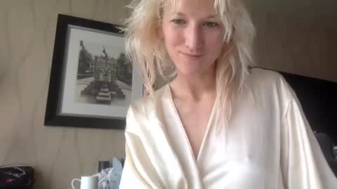 Snapshot of omilk chatting on 30, 9, 2025 omilk online show from 30, 9, 2025