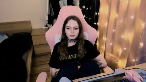 on_yxxx online show from 15, 9, 2025