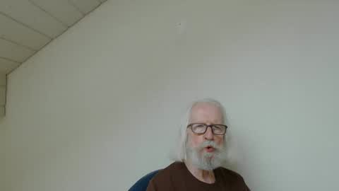 Snapshot of onanister chatting on 10, 6, 2026 Somewhere over the rainbow online show from 10, 6, 2026
