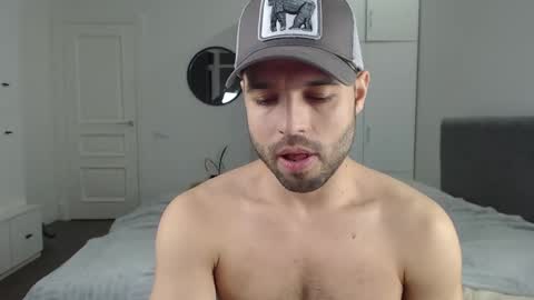 Snapshot of onebestlover chatting on 5, 3, 2025 onebestlover online show from 5, 3, 2025