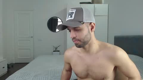 Snapshot of onebestlover chatting on 9, 3, 2025 onebestlover online show from 9, 3, 2025