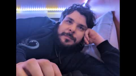 Snapshot of onecrew1 chatting on 1, 11, 2025 onecrew1 online show from 1, 11, 2025