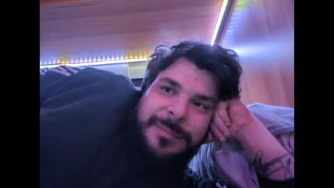 Snapshot of onecrew1 chatting on 14, 11, 2025 onecrew1 online show from 14, 11, 2025