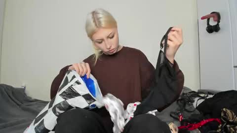 Iva online show from 15, 11, 2025