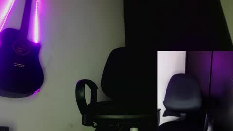 Snapshot of onlyraven chatting on 21, 2, 2025 Raven online show from 21, 2, 2025