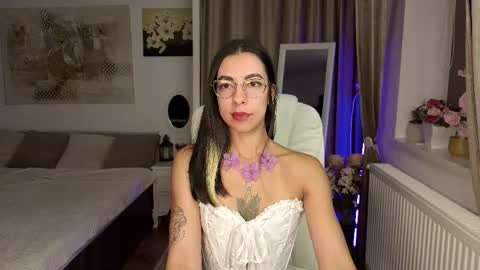 Snapshot of orchidessa chatting on 7, 10, 2025 Eve Voss online show from 7, 10, 2025