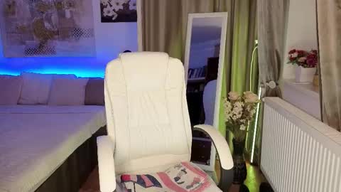 Snapshot of orchidessa chatting on 21, 11, 2025 Eve Voss online show from 21, 11, 2025