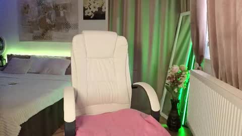 Snapshot of orchidessa chatting on 3, 12, 2025 Eve Voss online show from 3, 12, 2025