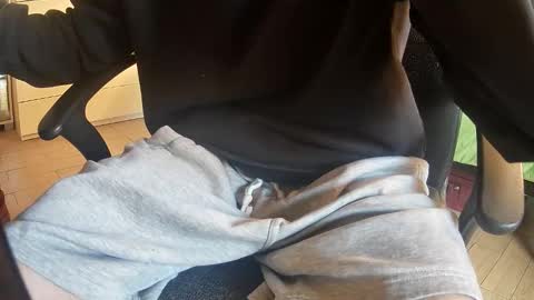 Snapshot of orobrus chatting on 5, 11, 2025 Oroborus online show from 5, 11, 2025