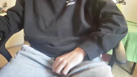 Snapshot of orobrus chatting on 6, 11, 2025 Oroborus online show from 6, 11, 2025