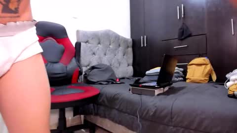 Snapshot of ostensalvatore chatting on 3, 10, 2025 Leyder online show from 3, 10, 2025