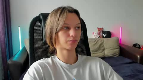 Snapshot of ostin_meoww chatting on 7, 5, 2026 Ostin online show from 7, 5, 2026