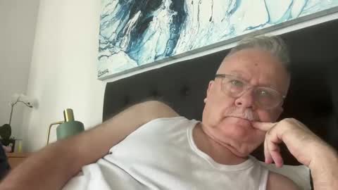 Snapshot of ozhairybearxxxx chatting on 15, 12, 2024 ozhairybearxxxx online show from 15, 12, 2024