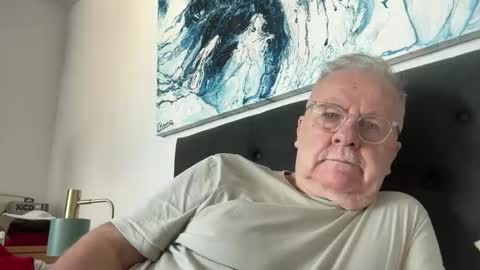 ozhairybearxxxx online show from 20, 5, 2026