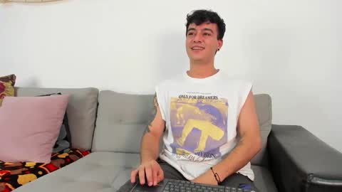 Snapshot of p_jhon chatting on 26, 11, 2025 P online show from 26, 11, 2025