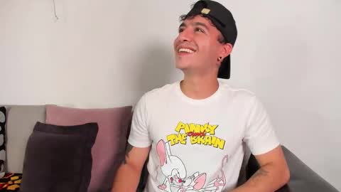 Snapshot of p_jhon chatting on 27, 11, 2025 P online show from 27, 11, 2025