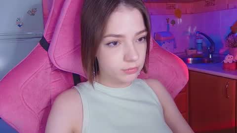 Snapshot of pambeeslyy chatting on 4, 7, 2026 Pam online show from 4, 7, 2026