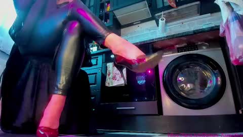 Snapshot of pani_qa chatting on 4, 3, 2025 sissy Lilit online show from 4, 3, 2025