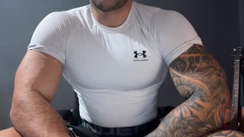 Snapshot of panther_style chatting on 25, 10, 2025 Oleg online show from 25, 10, 2025