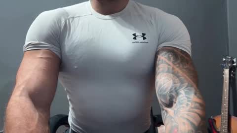 Snapshot of panther_style chatting on 27, 10, 2025 Oleg online show from 27, 10, 2025