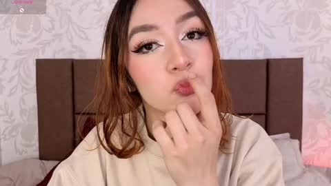 paolagh_ online show from 18, 4, 2026