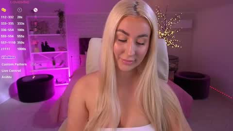 Snapshot of paolamola chatting on 30, 4, 2026 Lia online show from 30, 4, 2026
