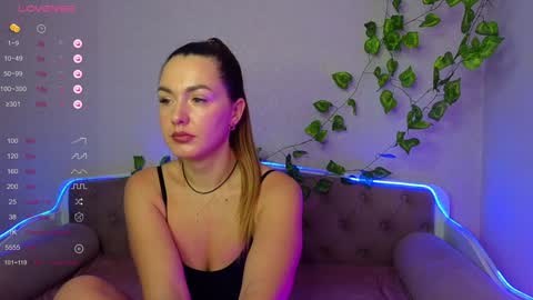 Snapshot of paradisepleasure_ chatting on 4, 12, 2024 Allie Alex Thumbs up if you like us online show from 4, 12, 2024