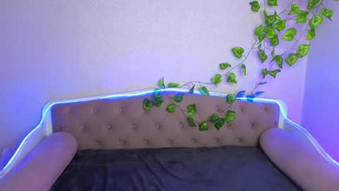Snapshot of paradisepleasure_ chatting on 19, 12, 2024 Allie Alex Thumbs up if you like us online show from 19, 12, 2024