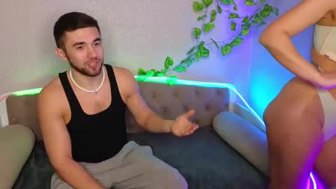 Snapshot of paradisepleasure_ chatting on 20, 2, 2025 Allie Alex Thumbs up if you like us online show from 20, 2, 2025